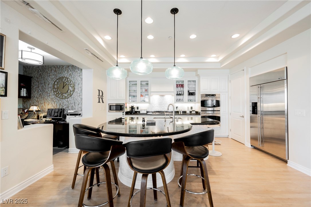 9213 Las Manaitas Avenue 301