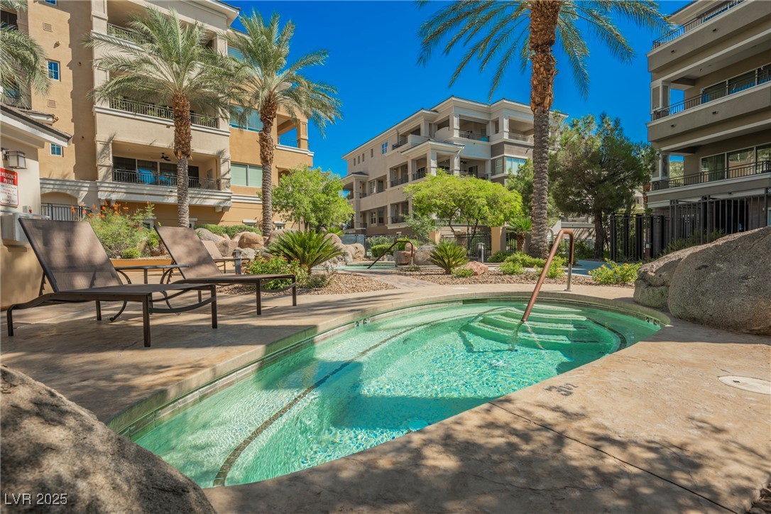 9213 Las Manaitas Avenue 301