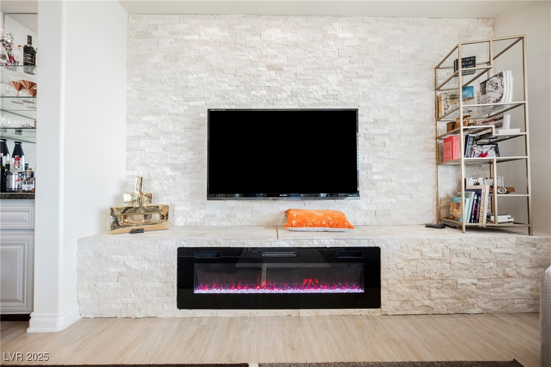 9213 Las Manaitas Avenue 301