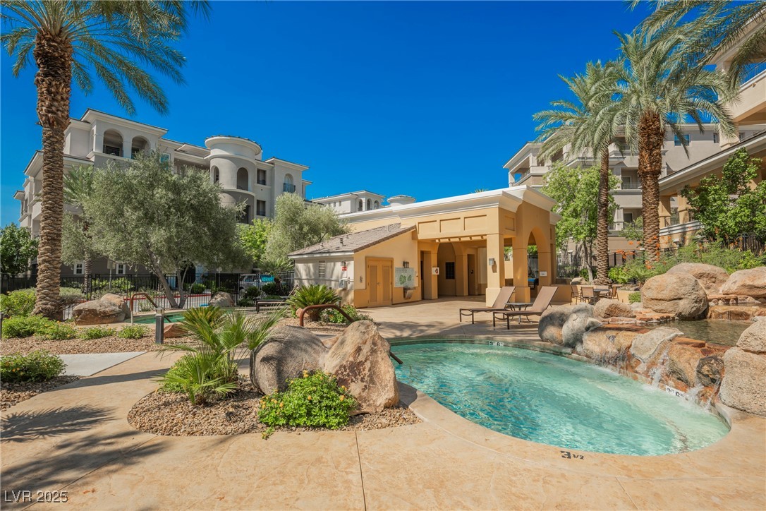 9213 Las Manaitas Avenue 301