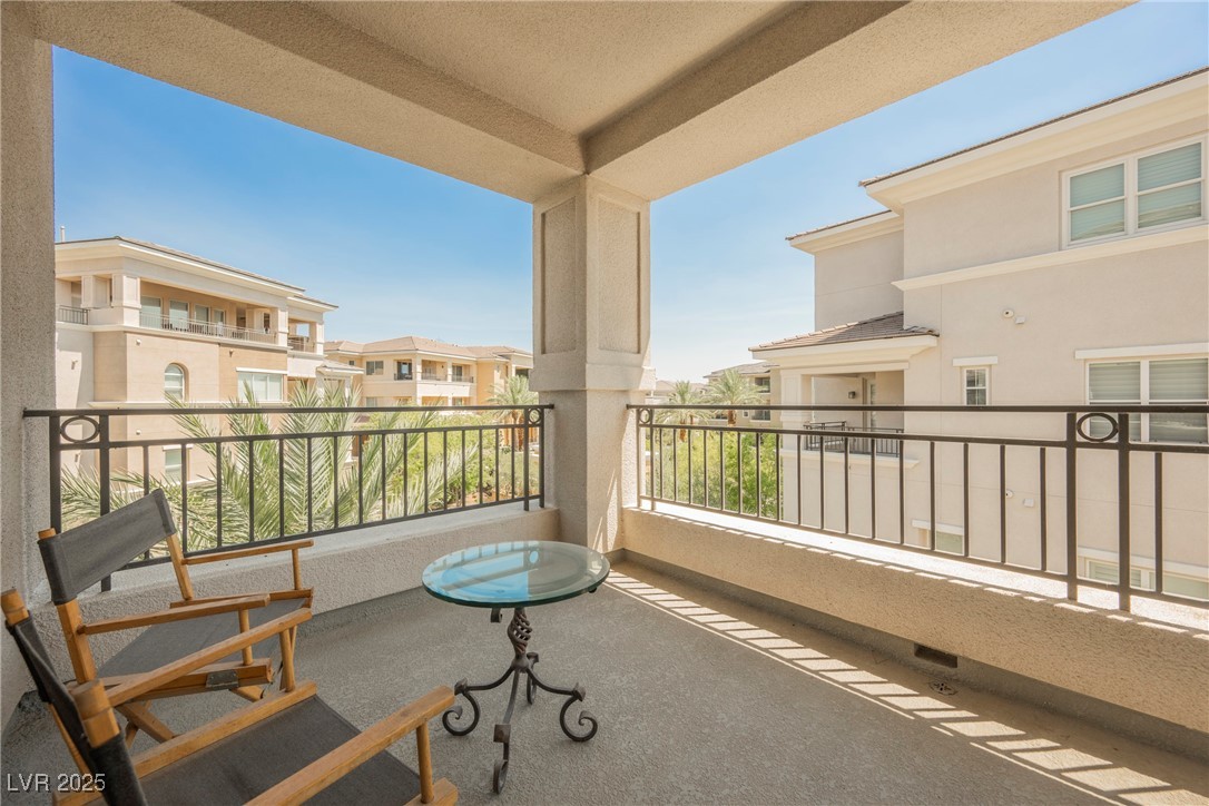 9213 Las Manaitas Avenue 301