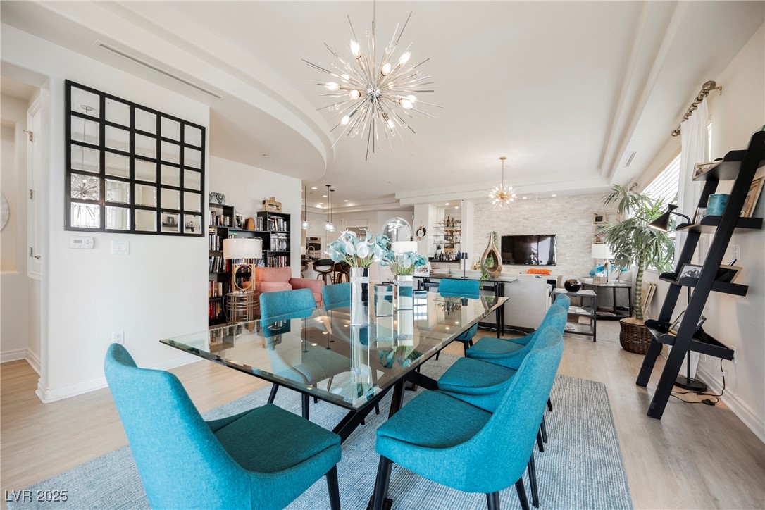 9213 Las Manaitas Avenue 301