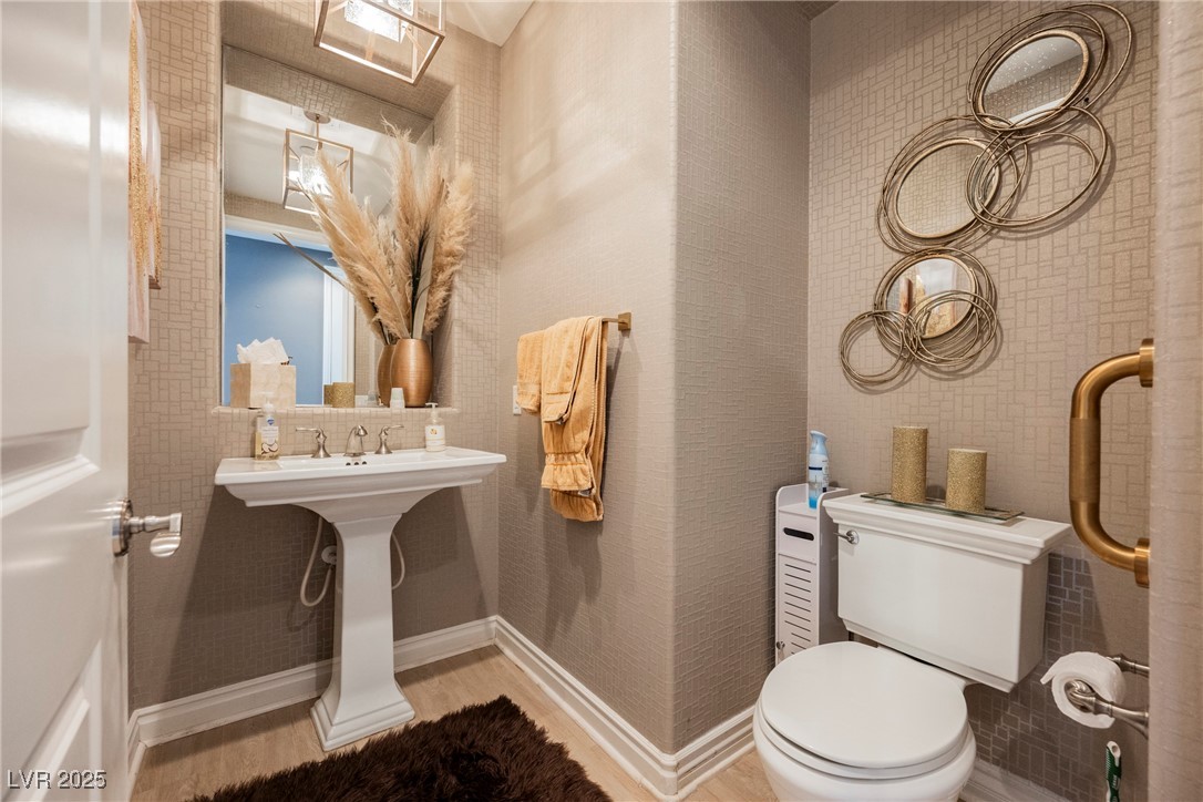 9213 Las Manaitas Avenue 301