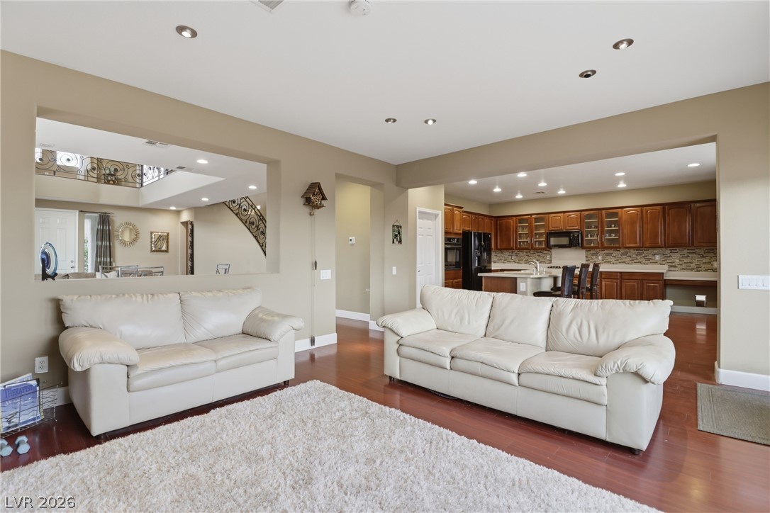 2943 Ainslie Lake Avenue