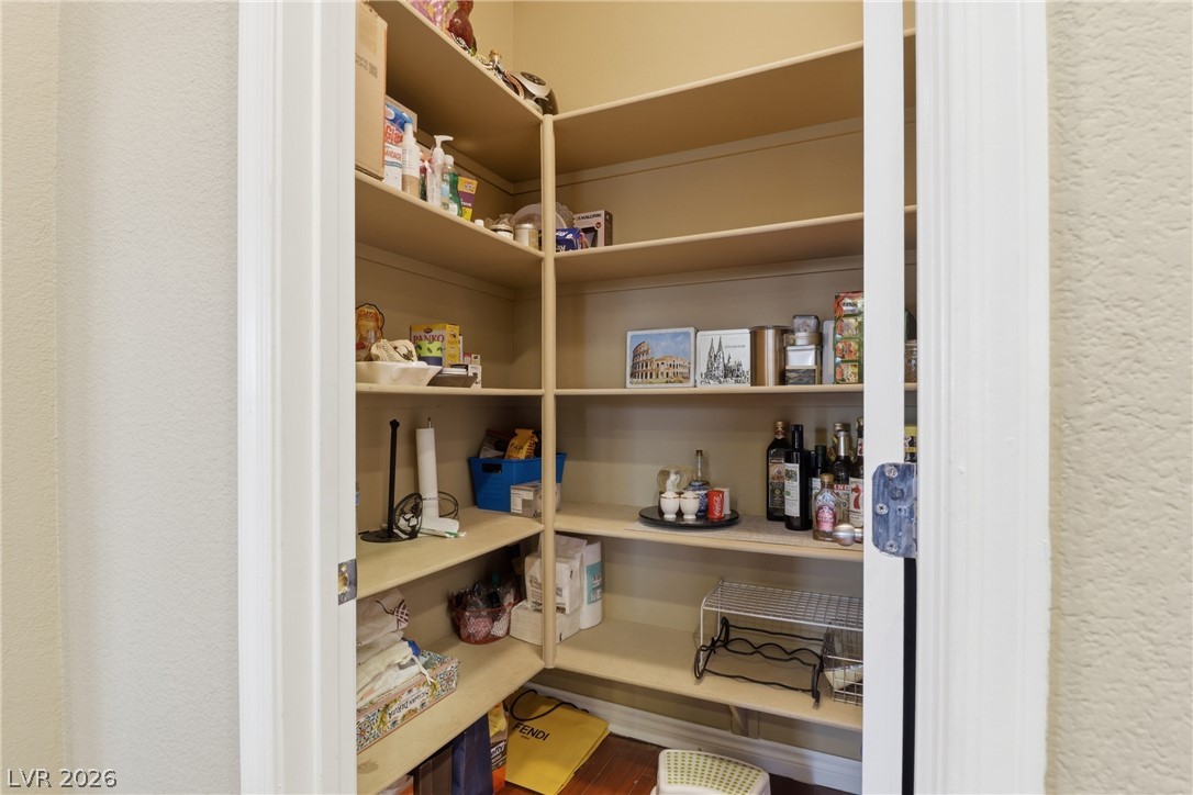 2943 Ainslie Lake Avenue