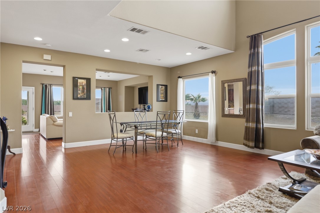 2943 Ainslie Lake Avenue