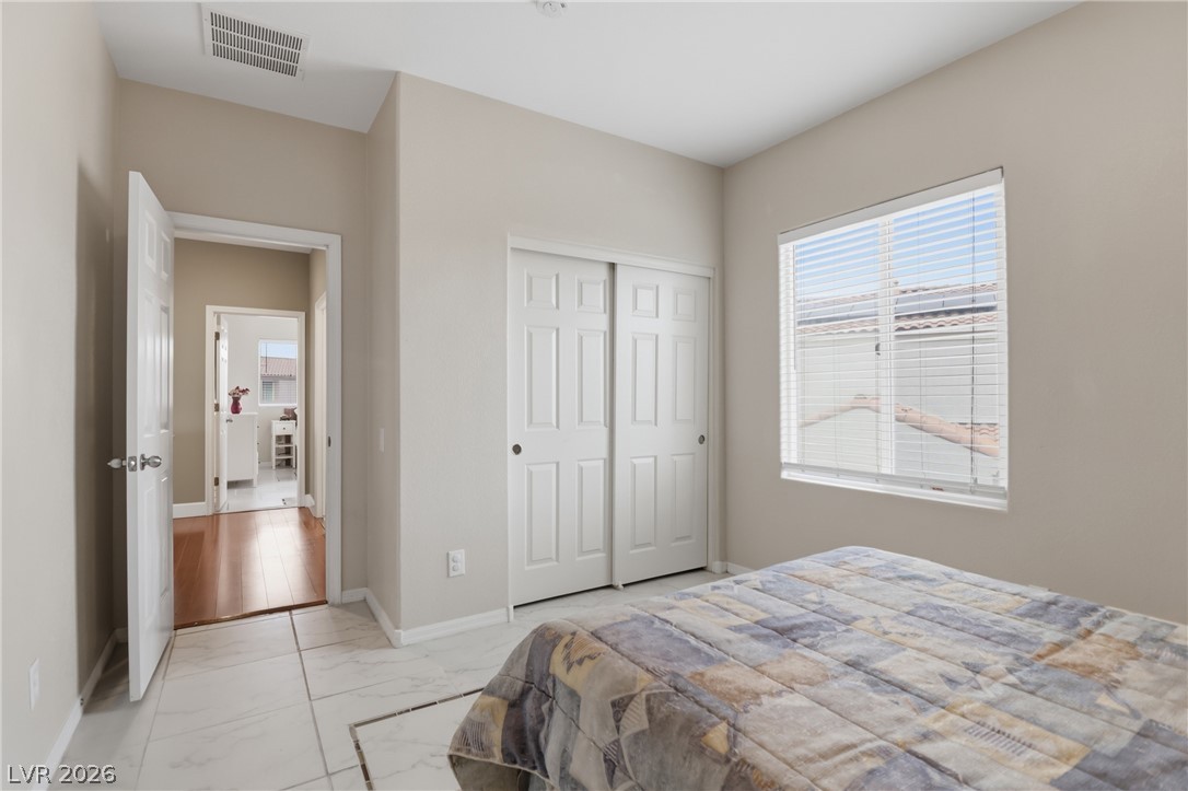 2943 Ainslie Lake Avenue