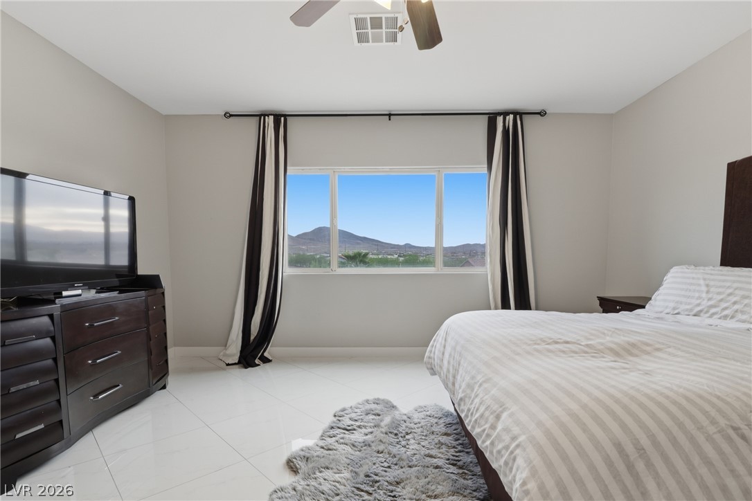 2943 Ainslie Lake Avenue