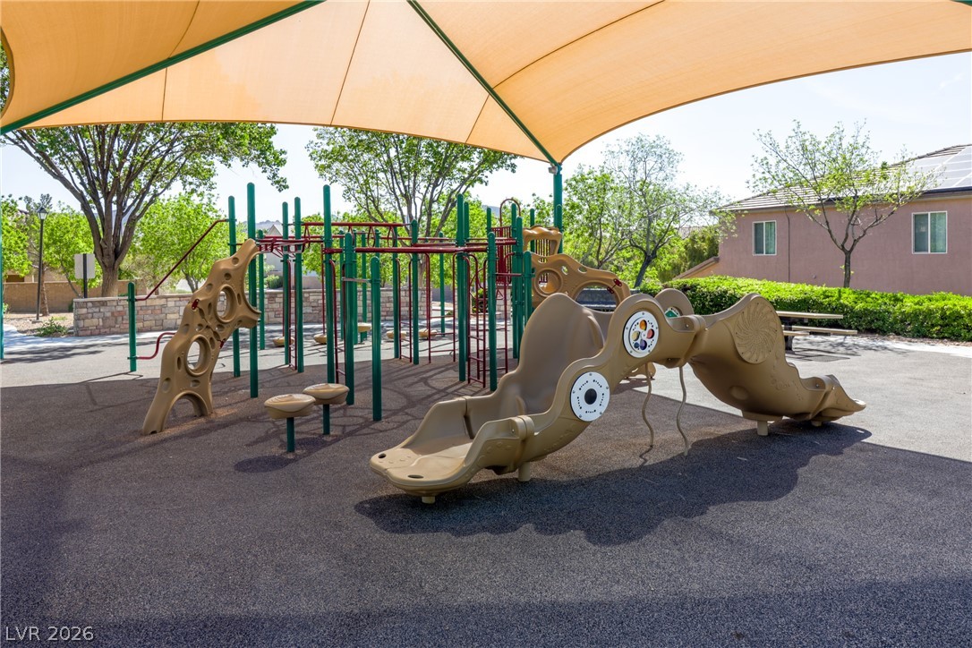 2943 Ainslie Lake Avenue