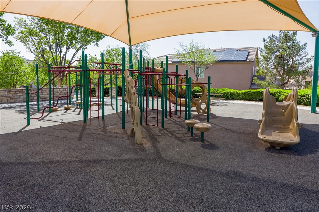 2943 Ainslie Lake Avenue