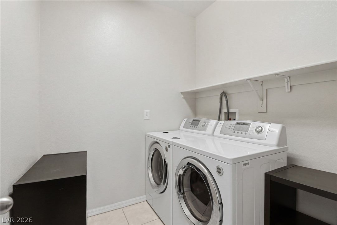 2943 Ainslie Lake Avenue