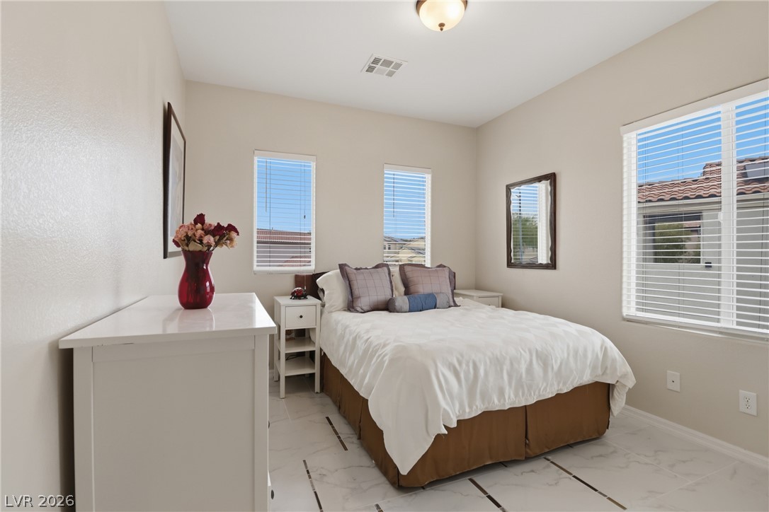 2943 Ainslie Lake Avenue