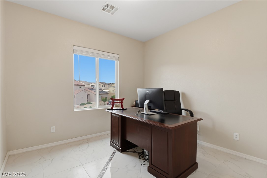 2943 Ainslie Lake Avenue