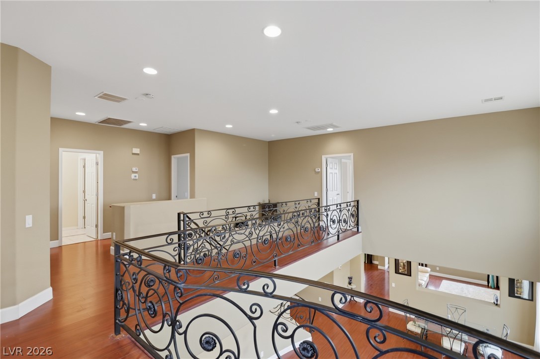 2943 Ainslie Lake Avenue