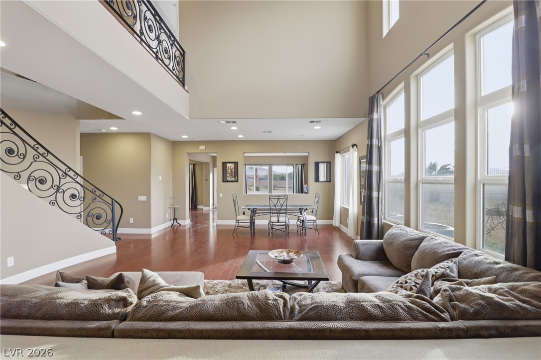 2943 Ainslie Lake Avenue