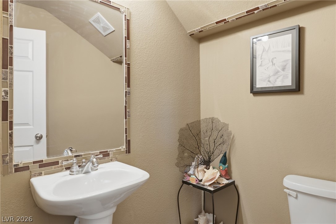 2943 Ainslie Lake Avenue