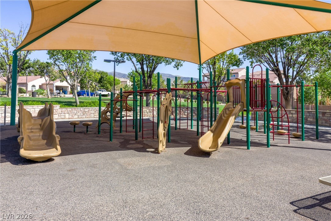 2943 Ainslie Lake Avenue