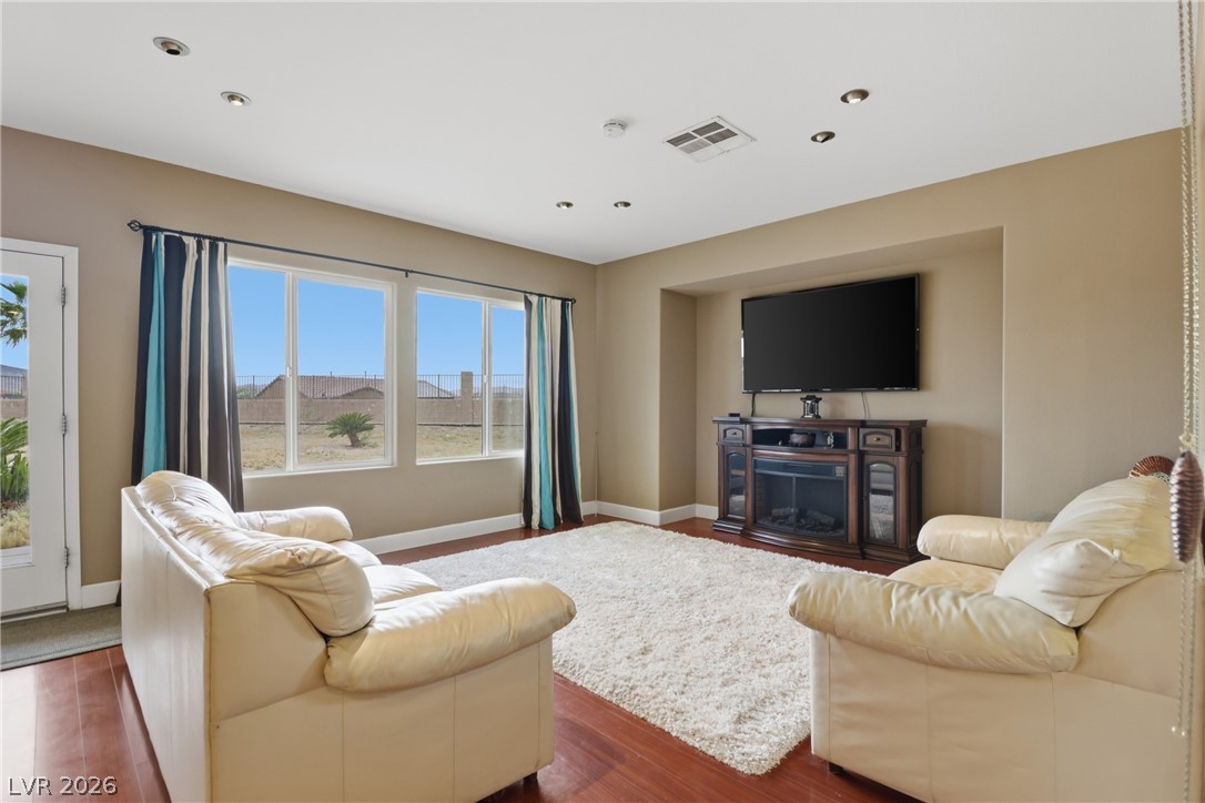 2943 Ainslie Lake Avenue