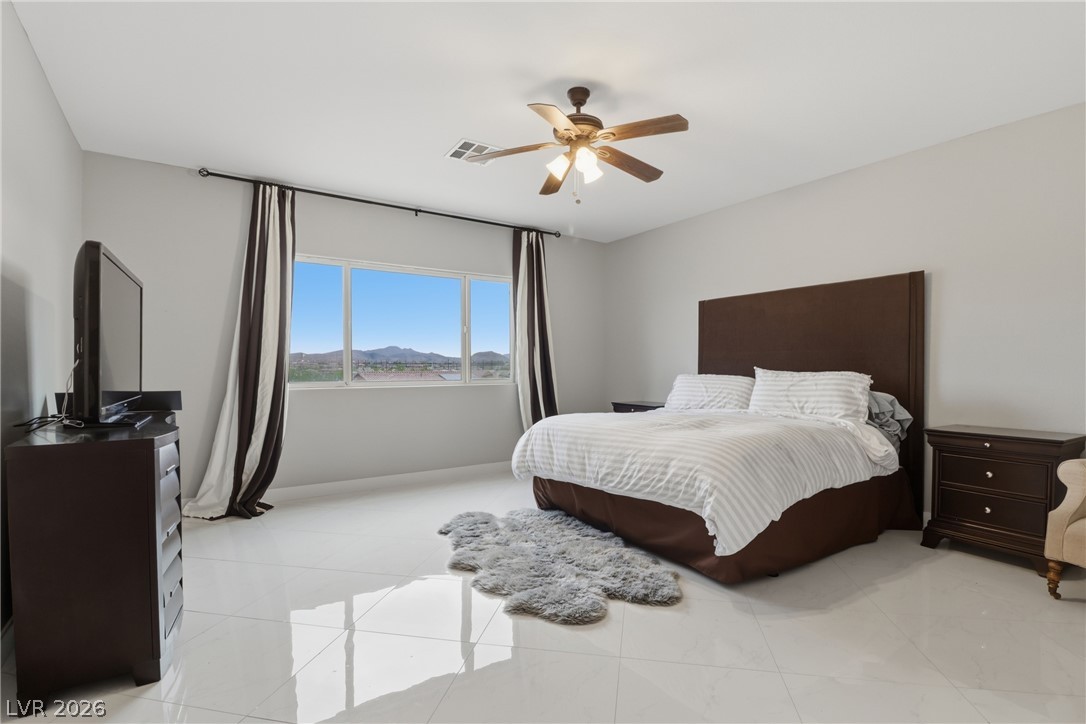 2943 Ainslie Lake Avenue