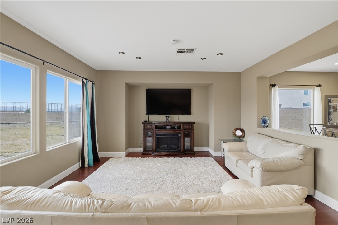 2943 Ainslie Lake Avenue