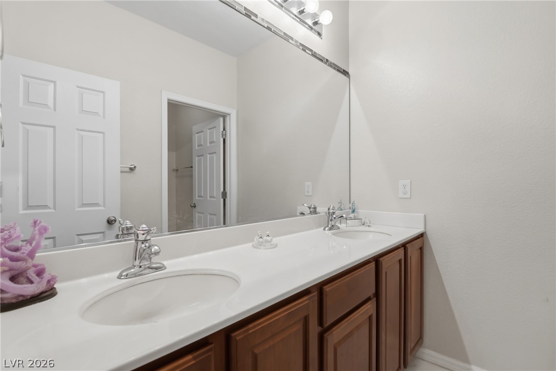 2943 Ainslie Lake Avenue