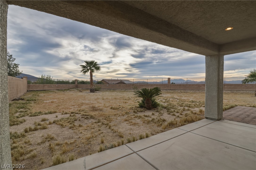 2943 Ainslie Lake Avenue