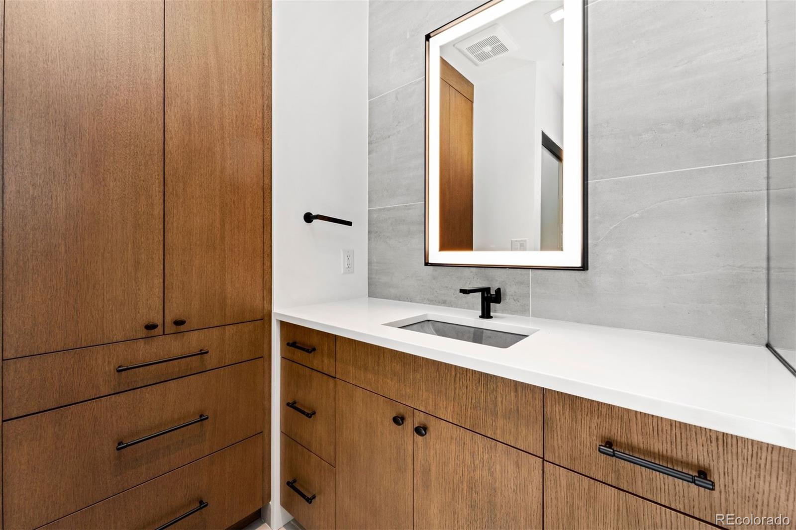 1401 Wewatta Street Unit: PH1