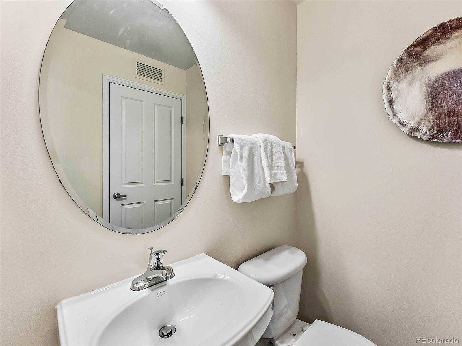 1950 N Logan Street Unit: 1010
