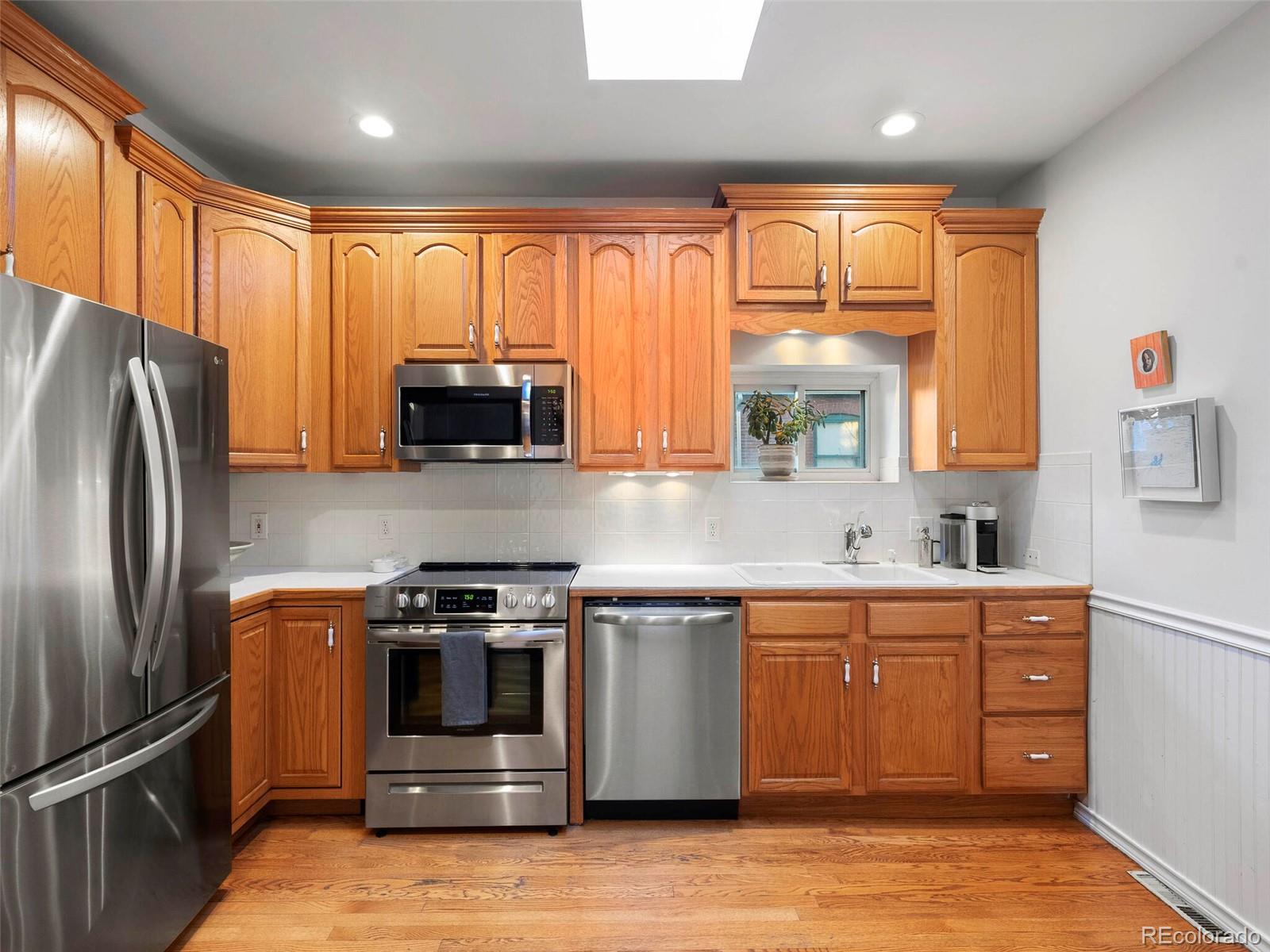 337-341 W Irvington Place