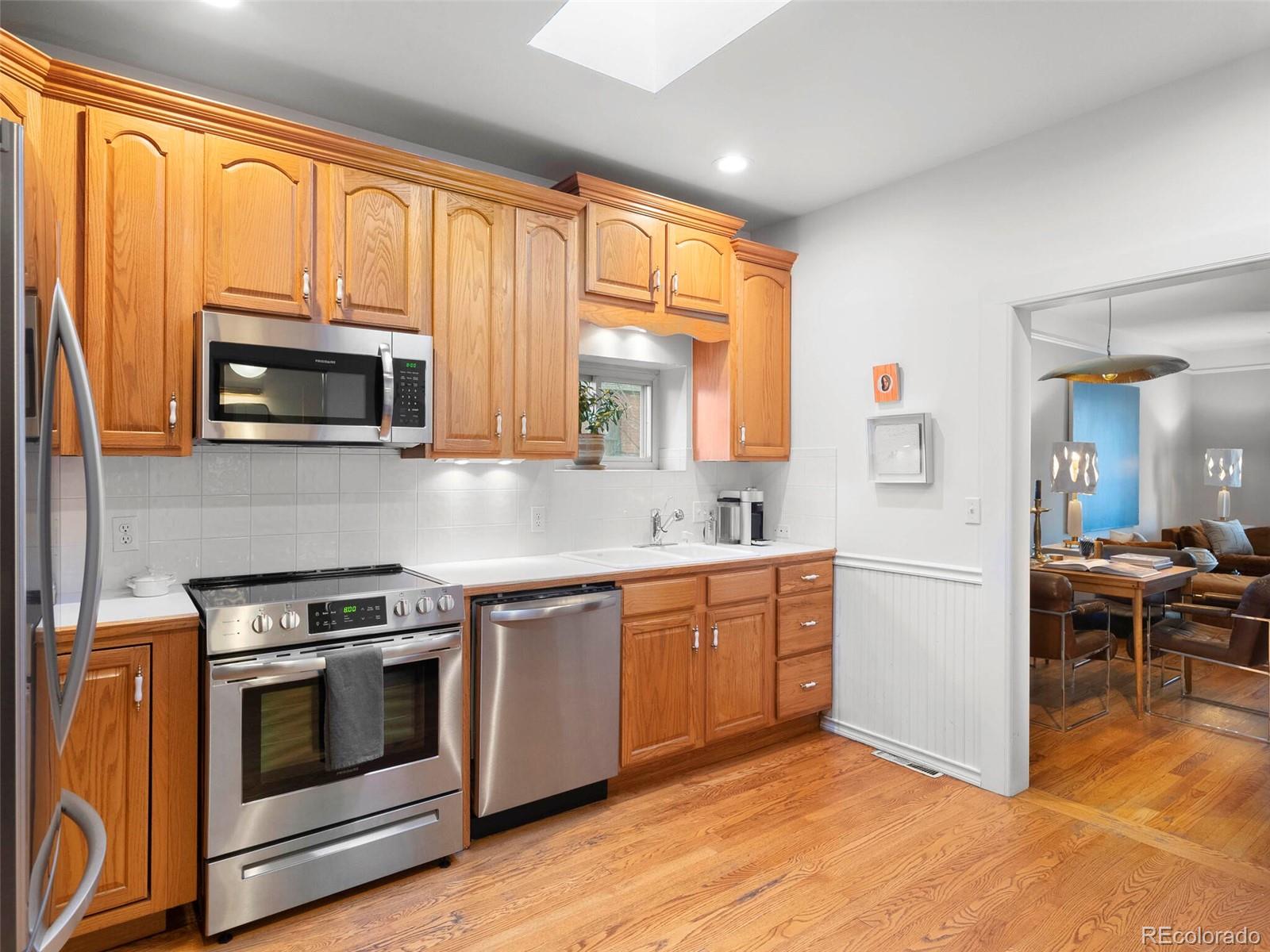 337-341 W Irvington Place