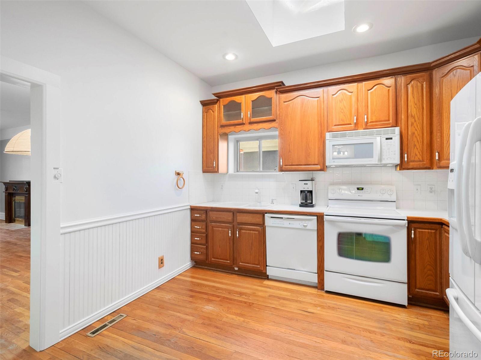 337-341 W Irvington Place