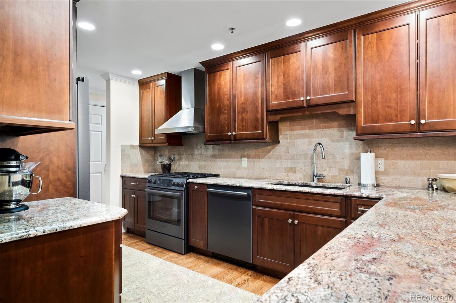 1560 Blake Street Unit: 710