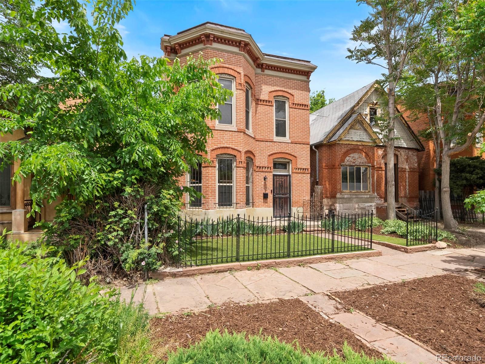 2435 Tremont Place