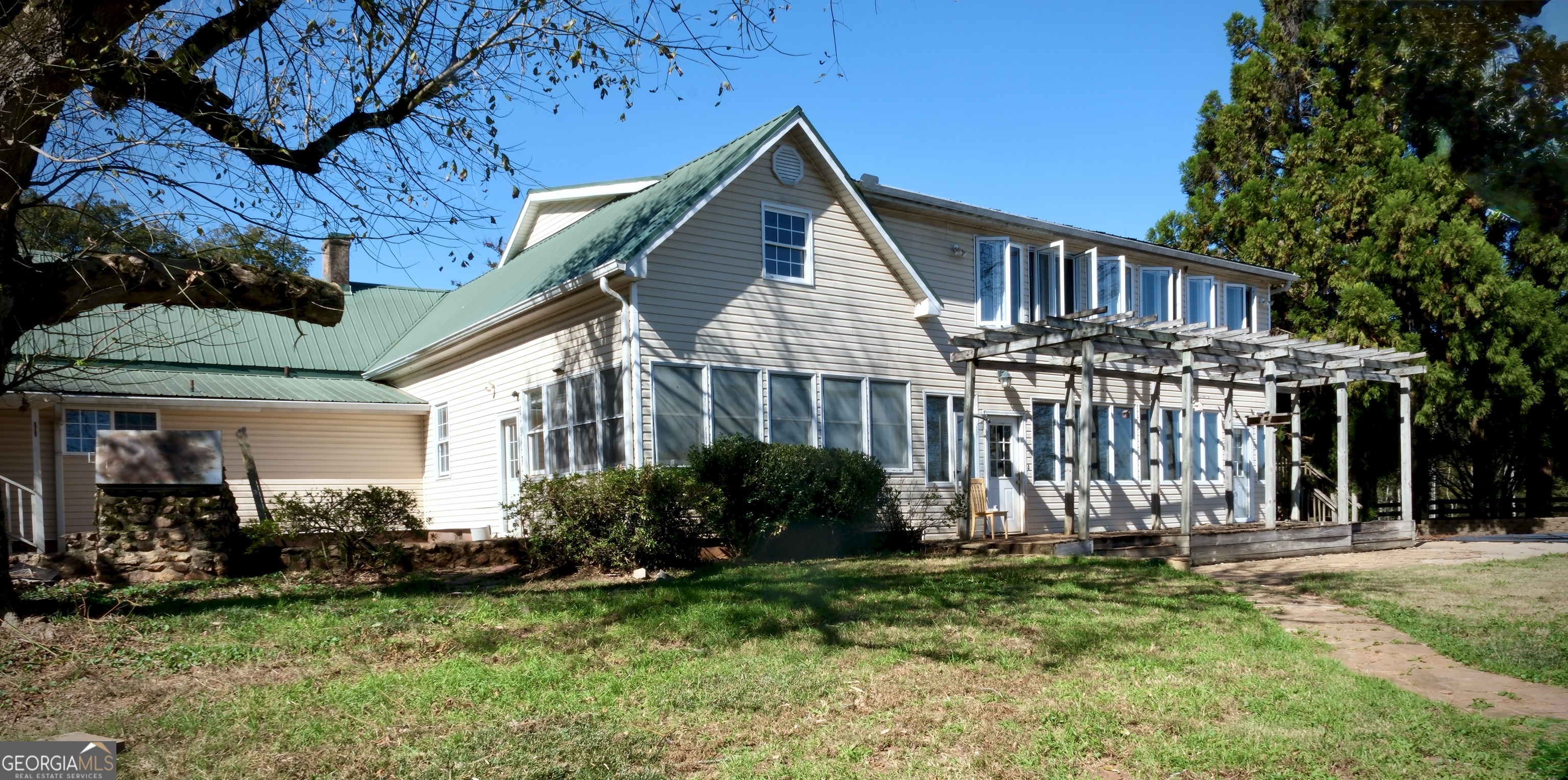1825 Groaning Rock Road