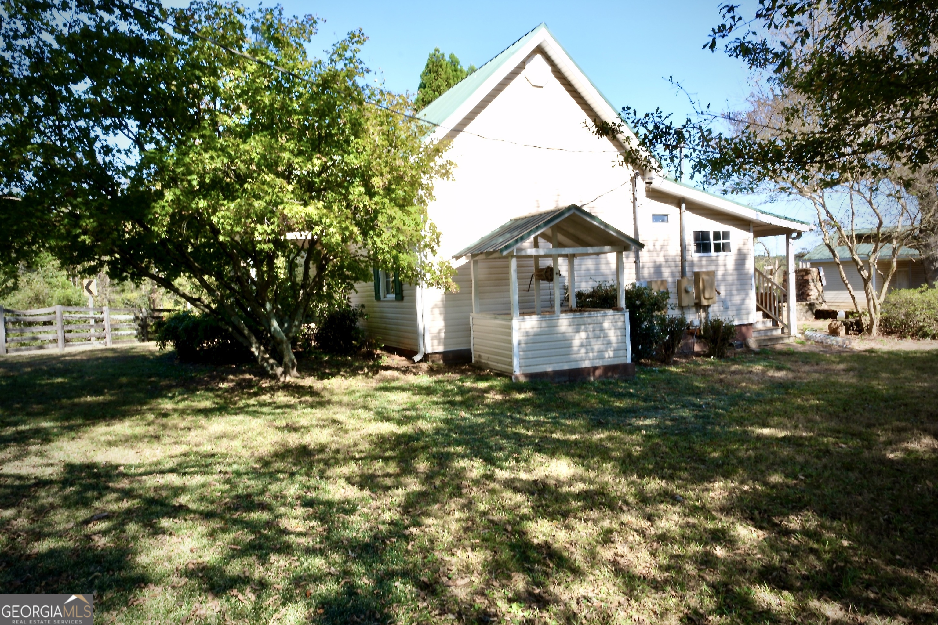 1825 Groaning Rock Road