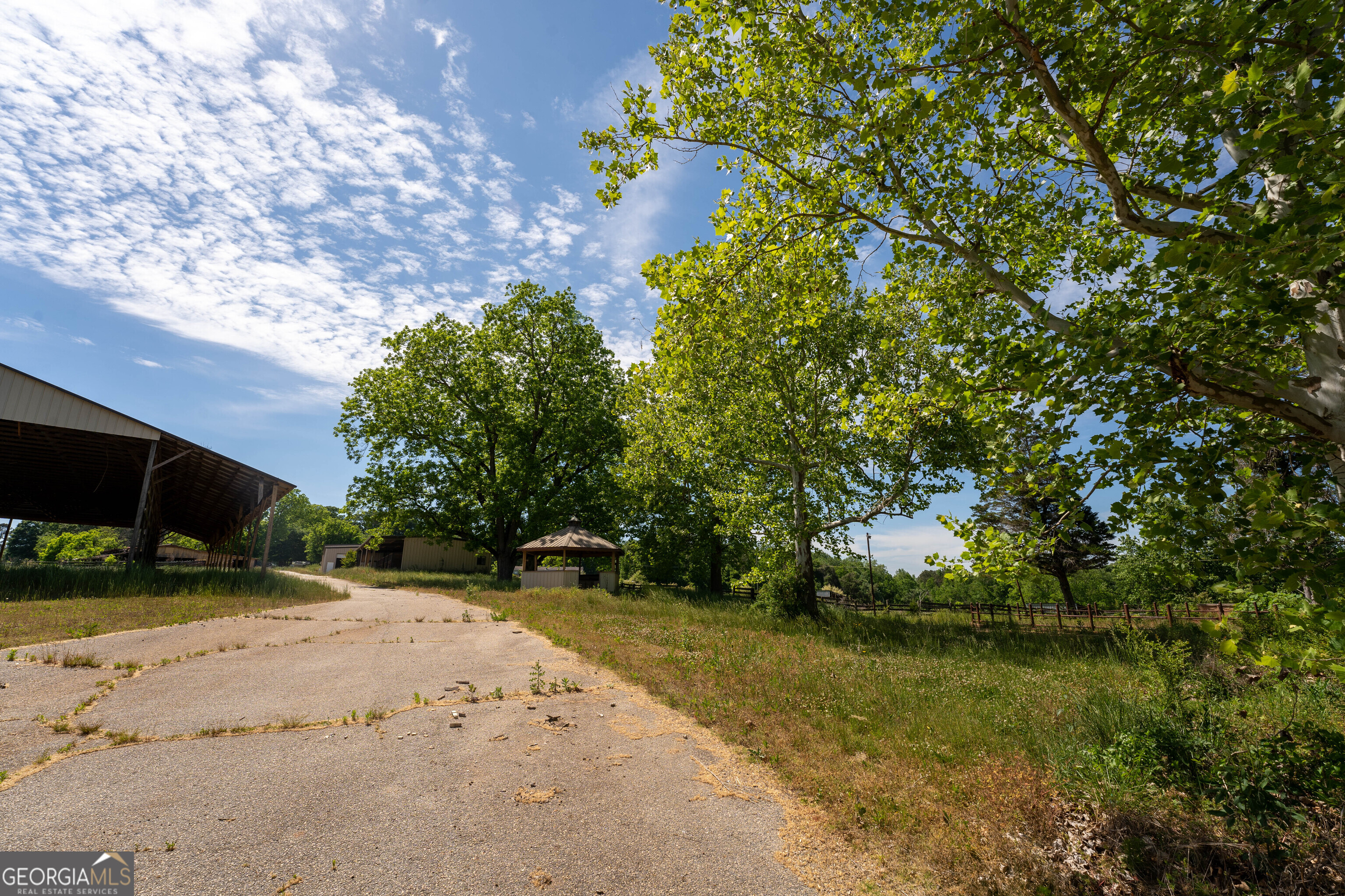 1825 Groaning Rock Road