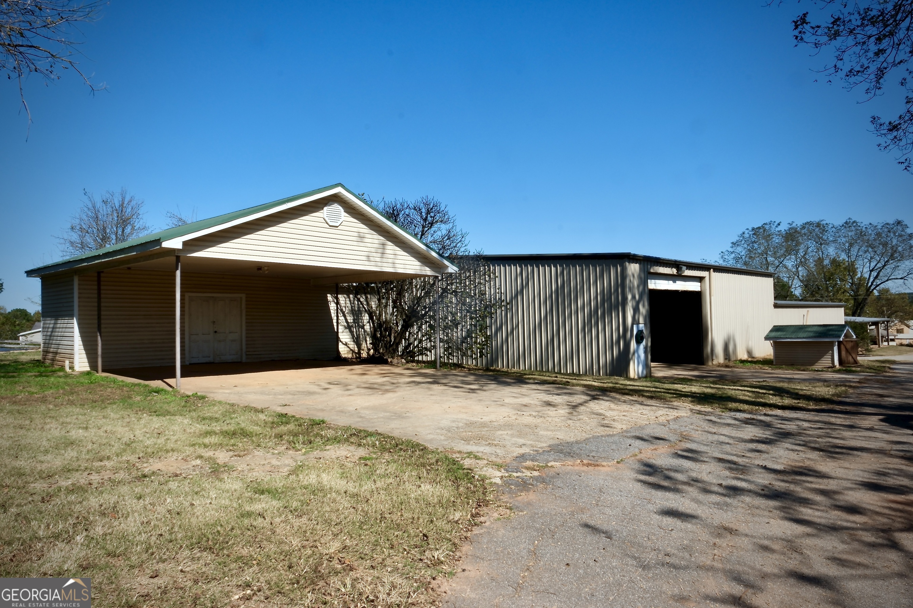 1825 Groaning Rock Road