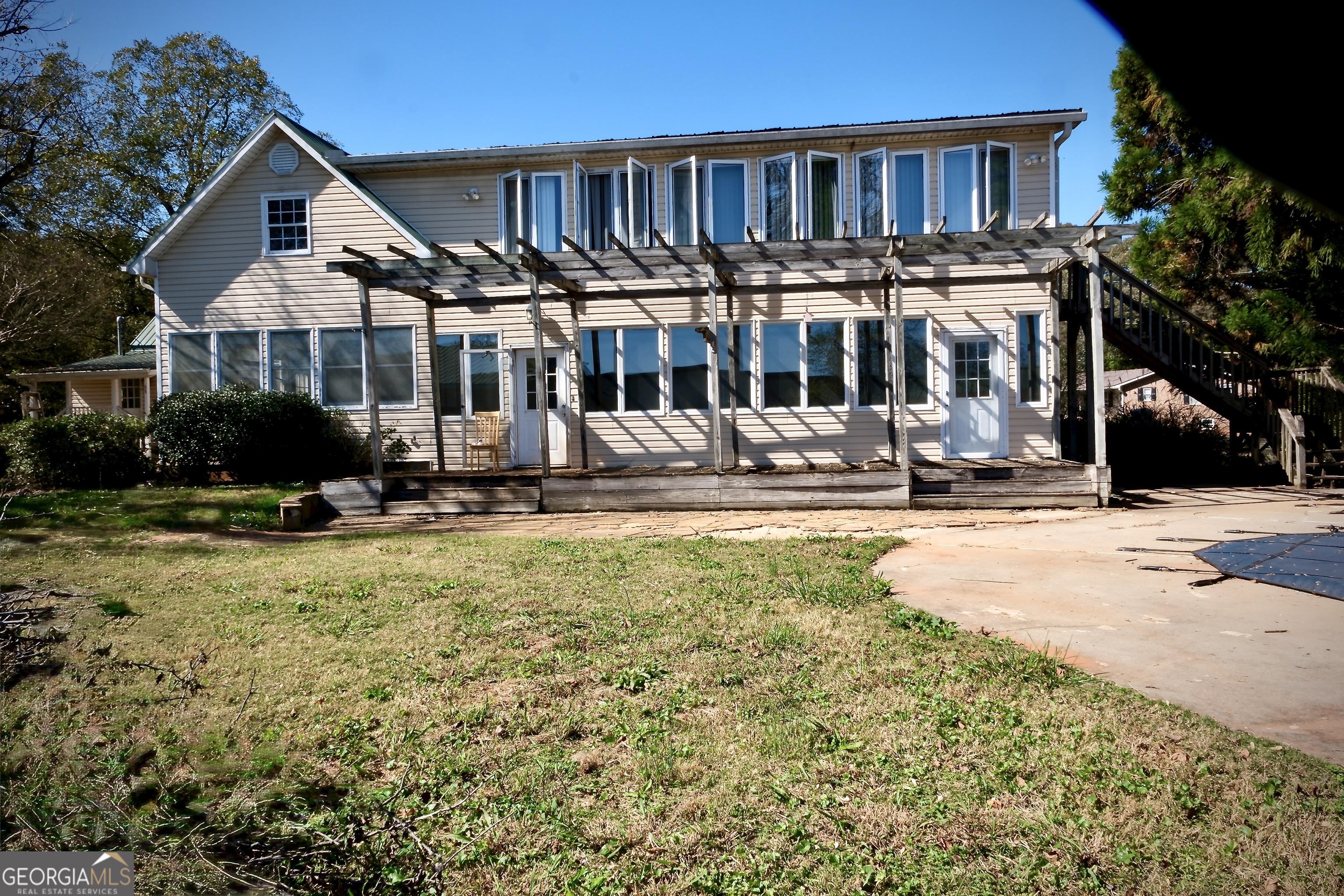 1825 Groaning Rock Road