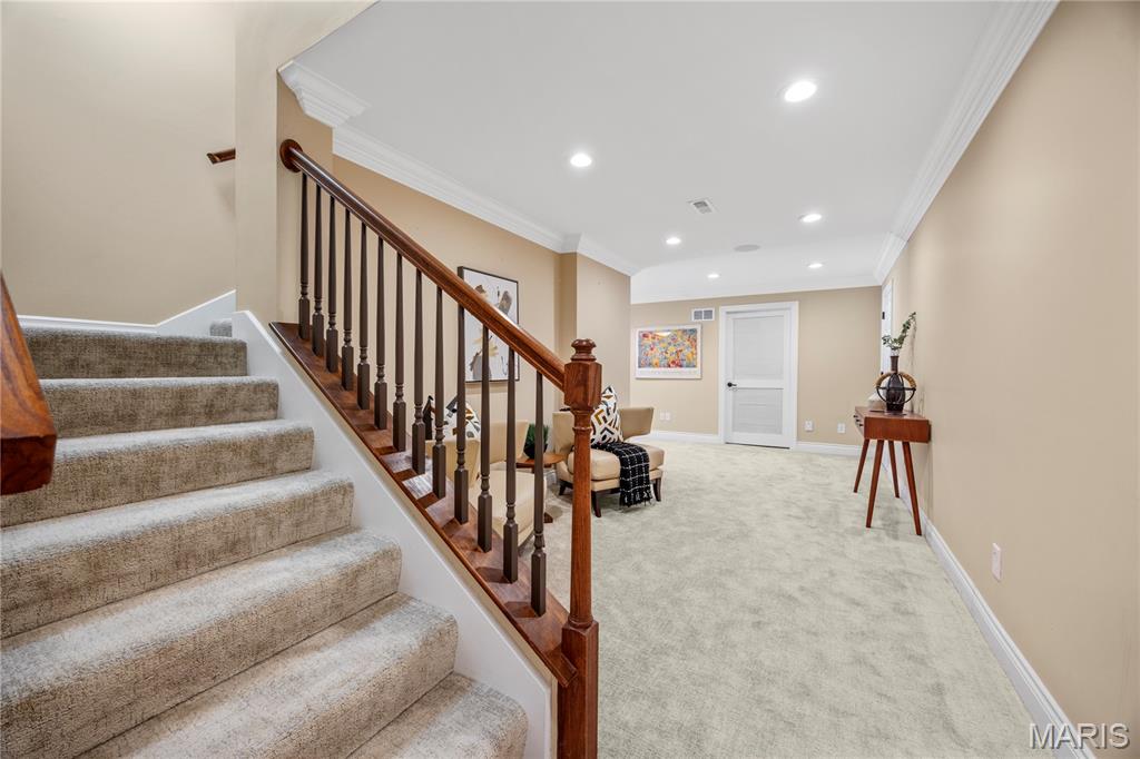 16 Holiday Lane