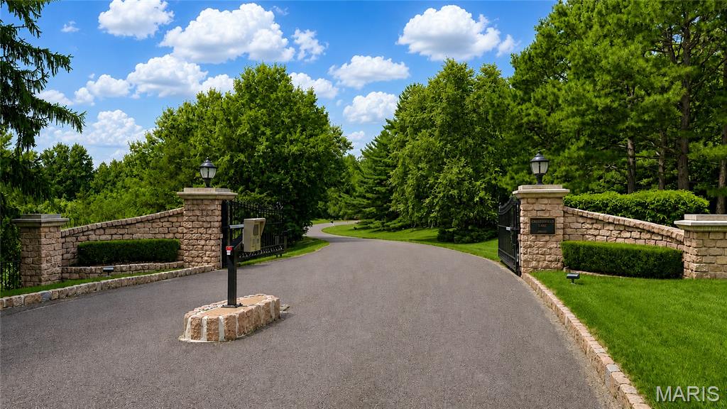 58 Chesterfield Lakes Road