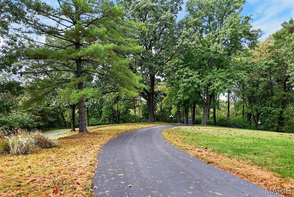 56 Chesterfield Lakes Road