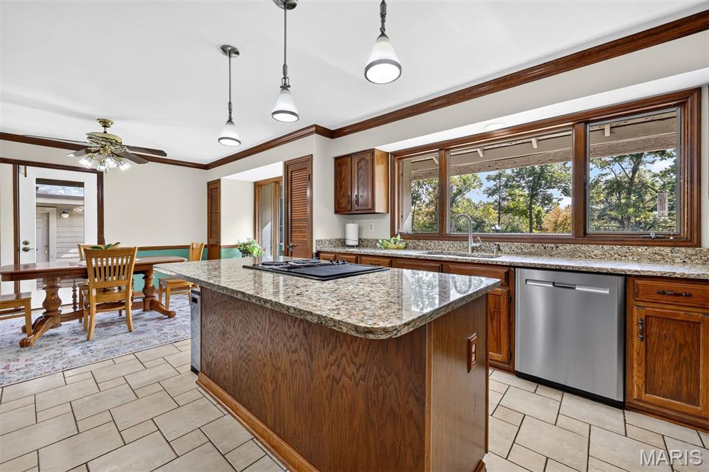 56 Chesterfield Lakes Road