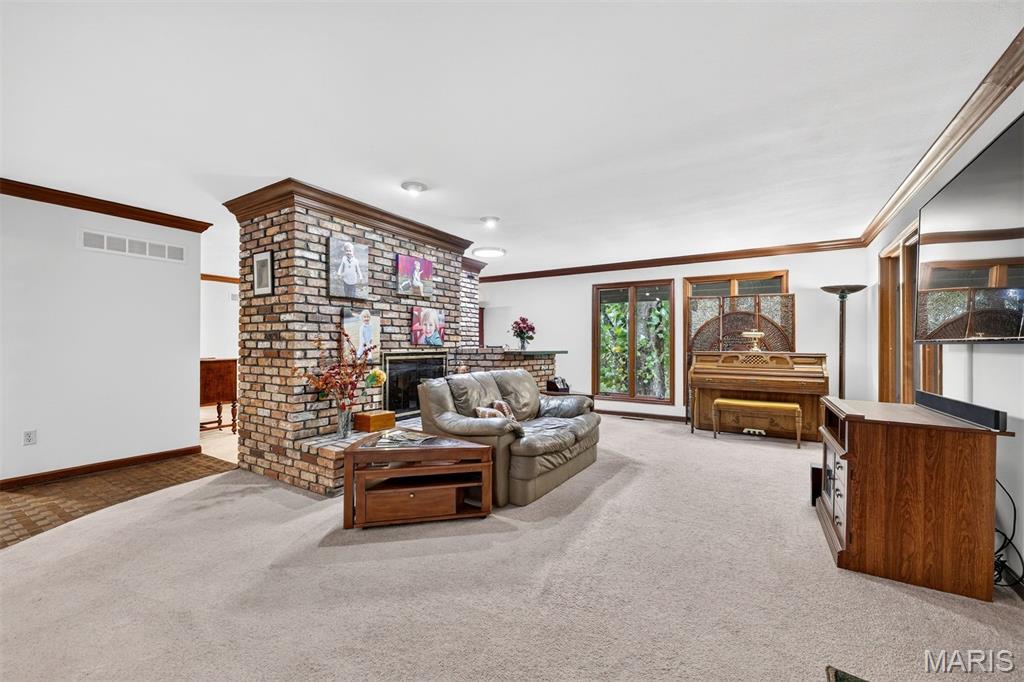 56 Chesterfield Lakes Road
