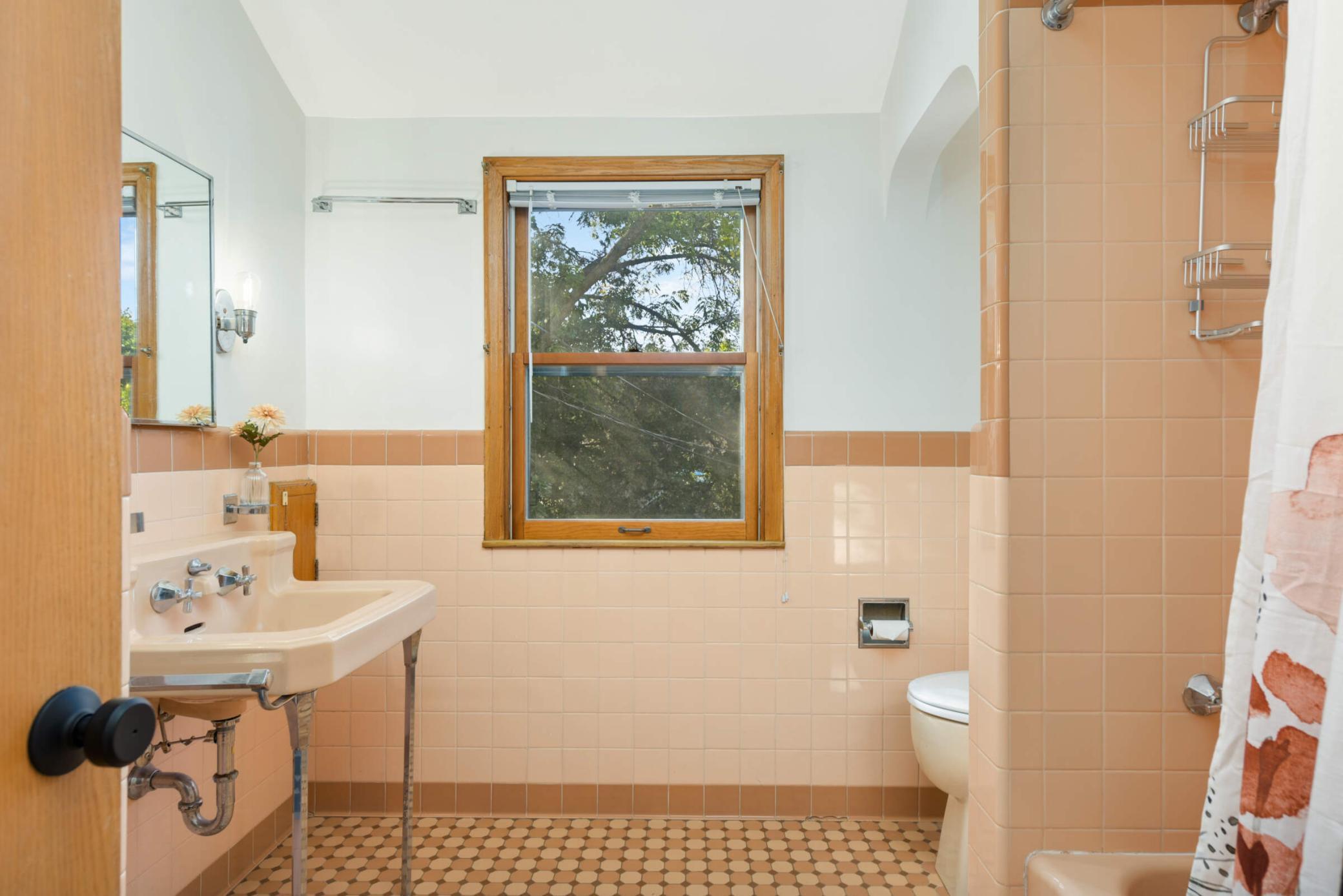 3510 Benjamin Street NE