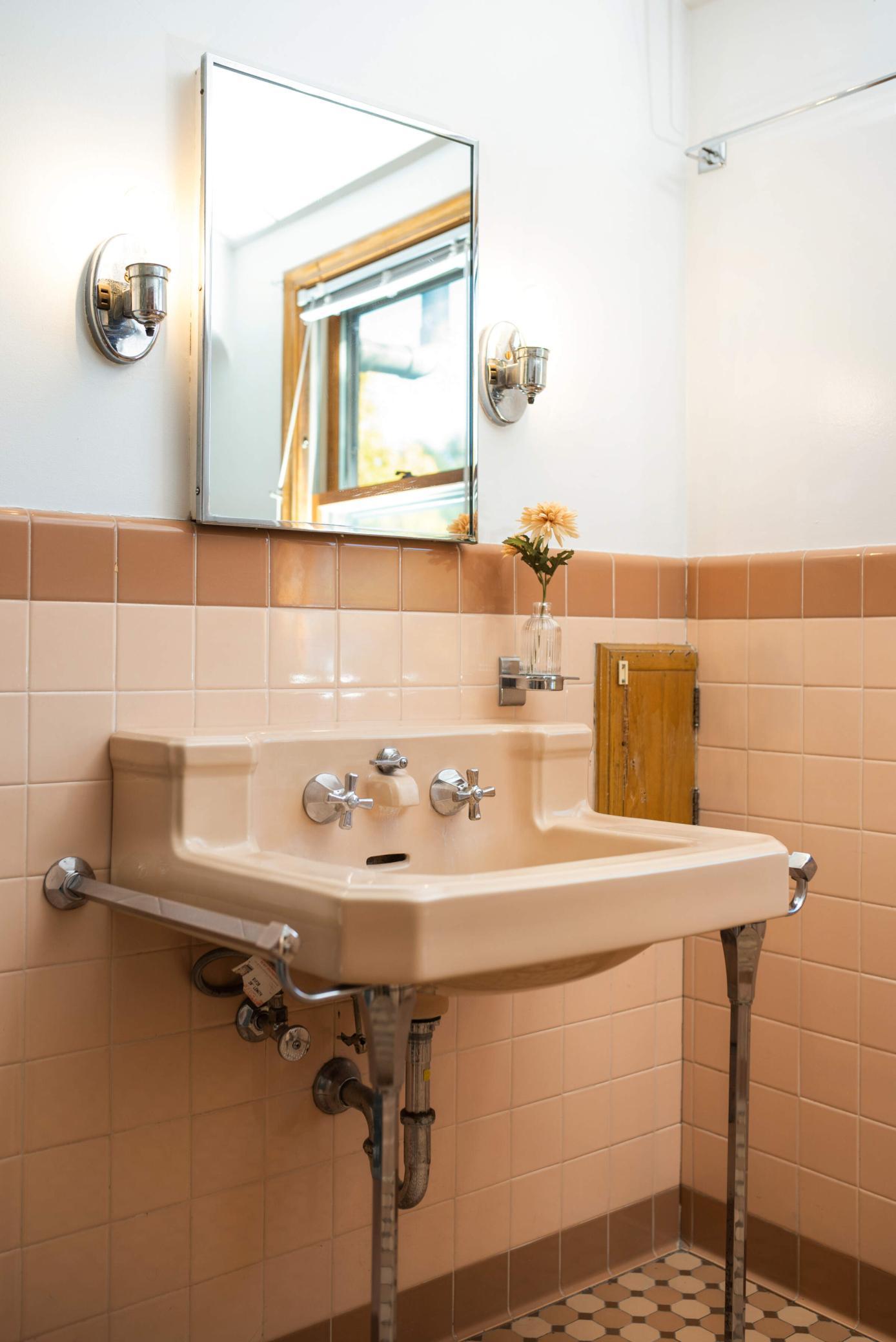 3510 Benjamin Street NE