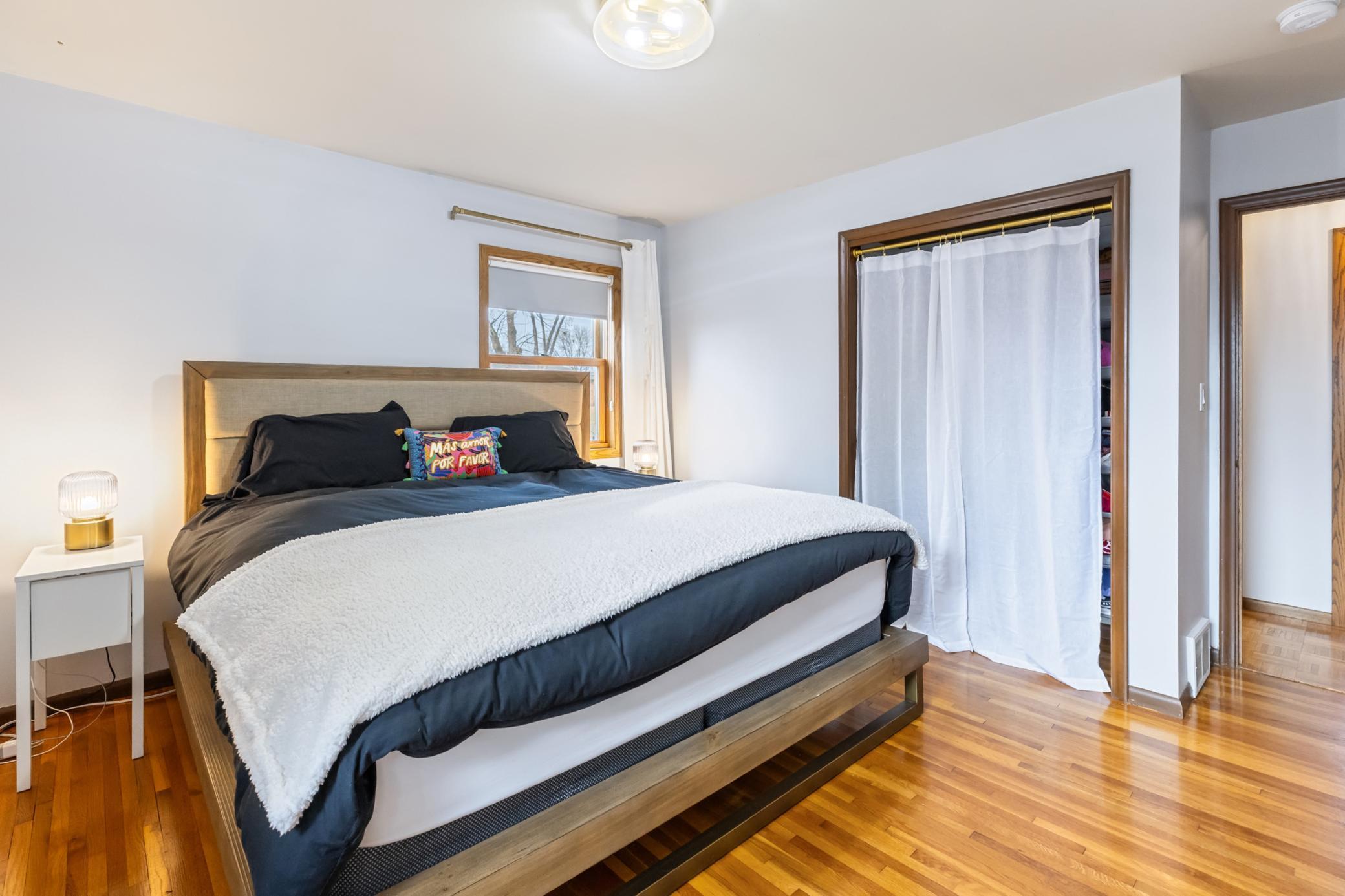 5870 Monroe Street NE