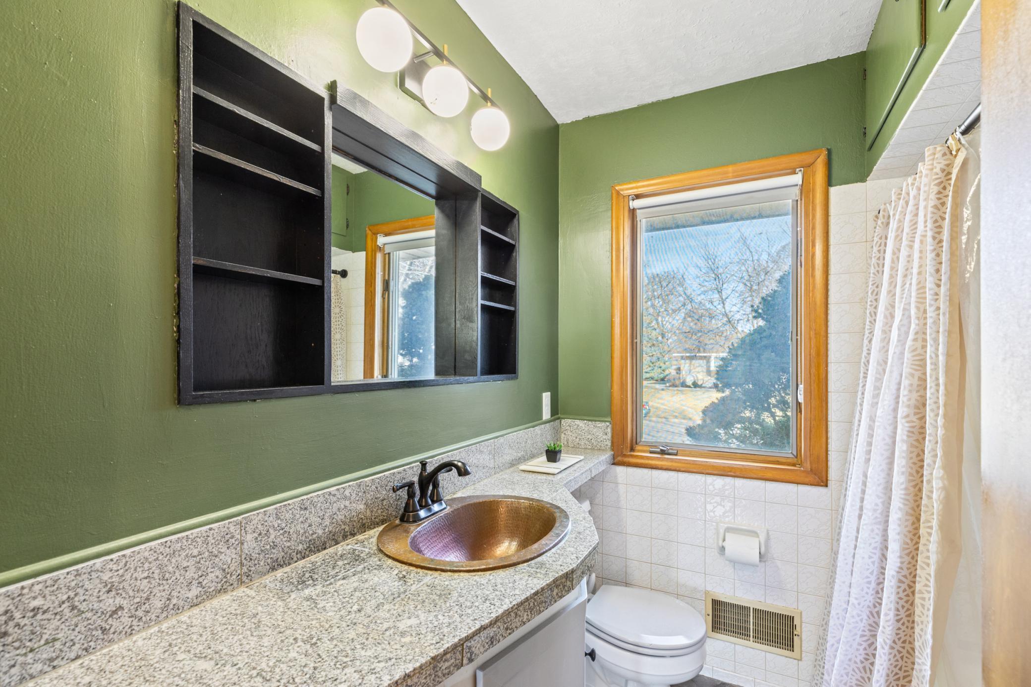 5870 Monroe Street NE