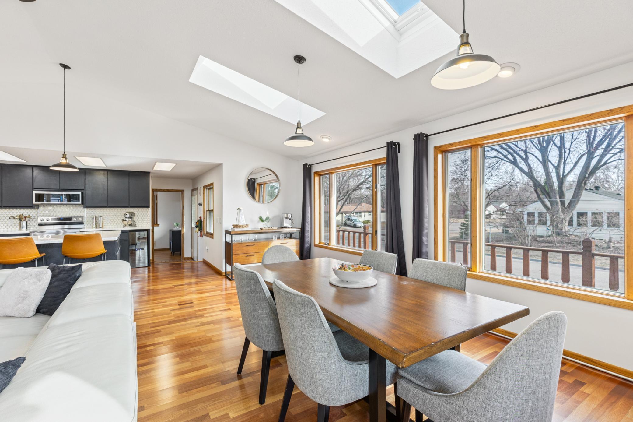 5870 Monroe Street NE