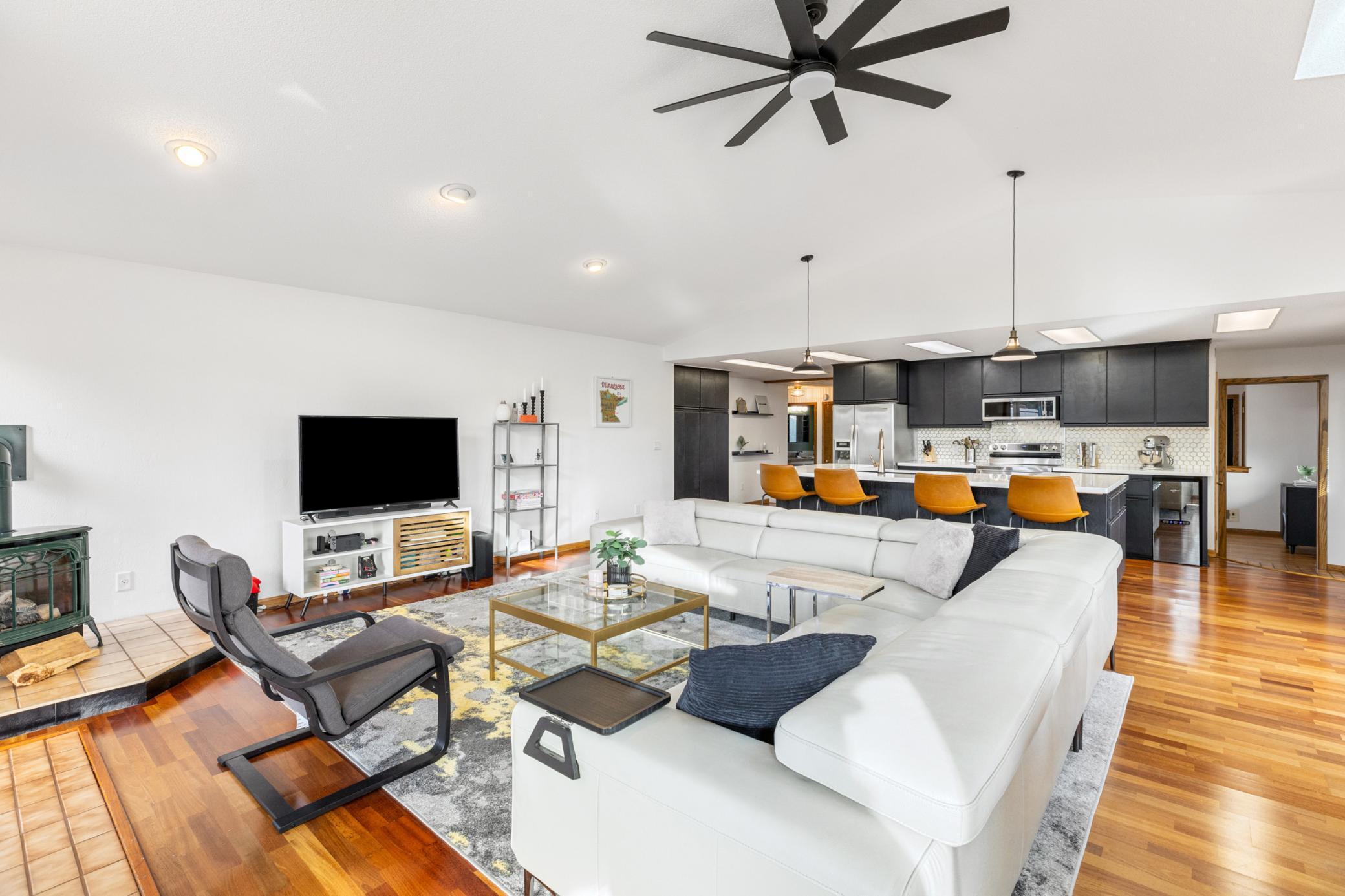 5870 Monroe Street NE