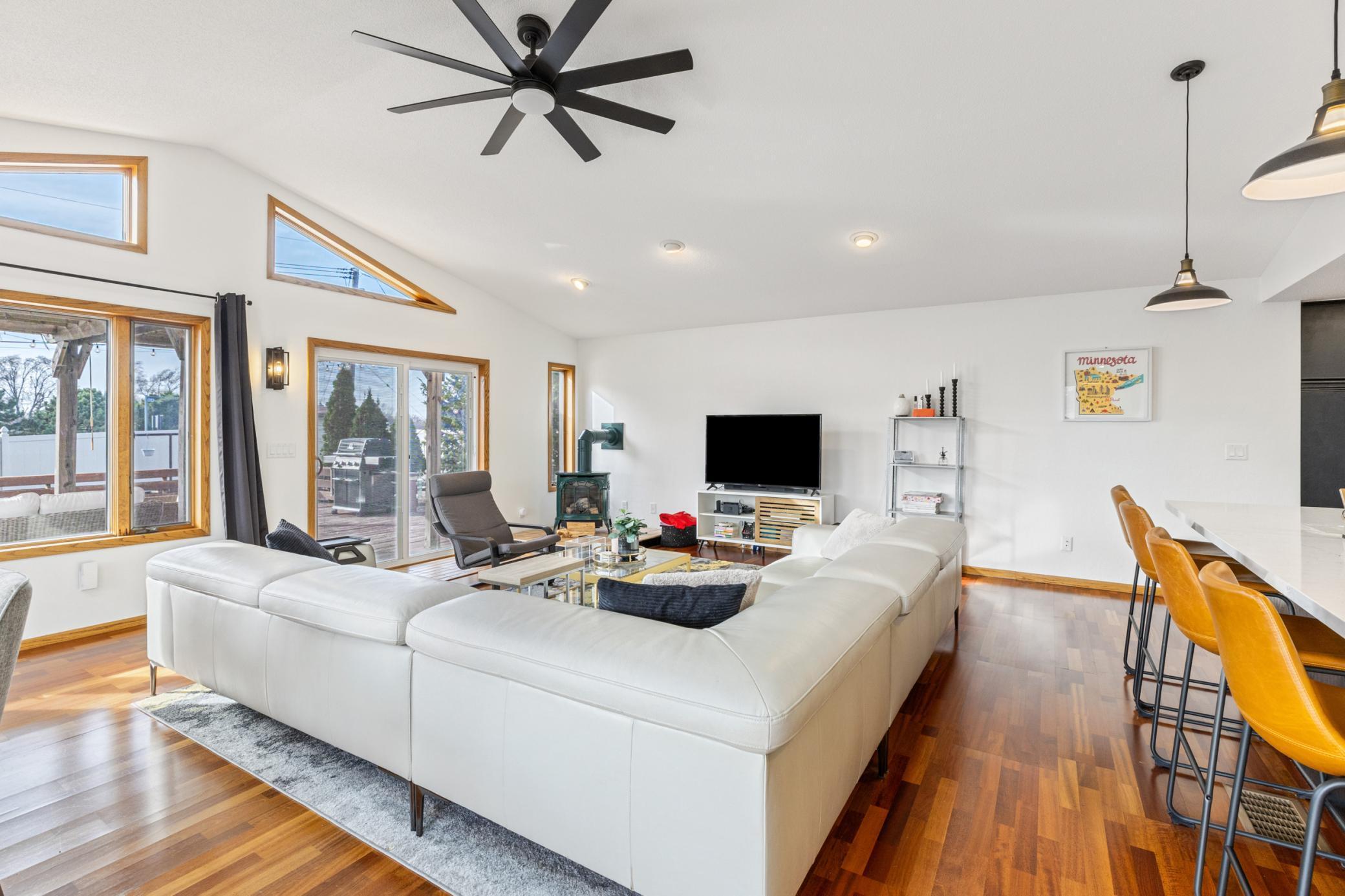 5870 Monroe Street NE